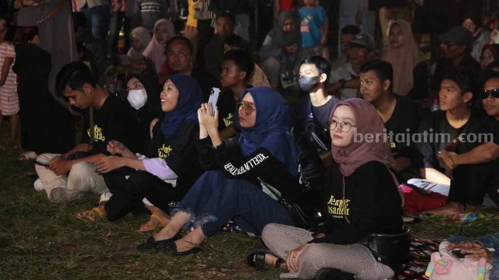 Ribuan Warga Jember Nobar Argentina Juara, UMKM dan Jukir Panen