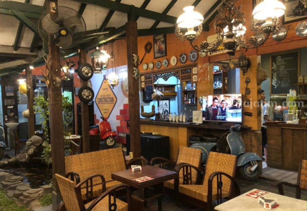 Potret suasana Grandfather Coffeeshop. (Sumber foto: Instagram/grandfather.coffeeshop)