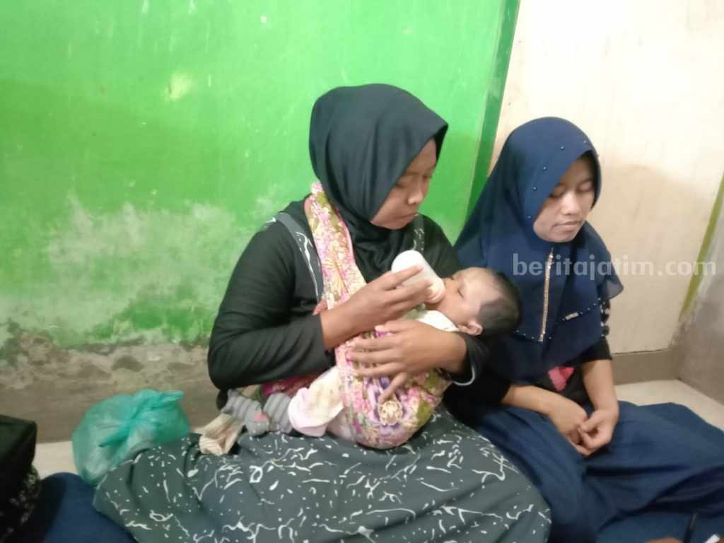 Kaget Temukan Bayi di Kursi Depan, Eh Ternyata Cucu Sendiri
