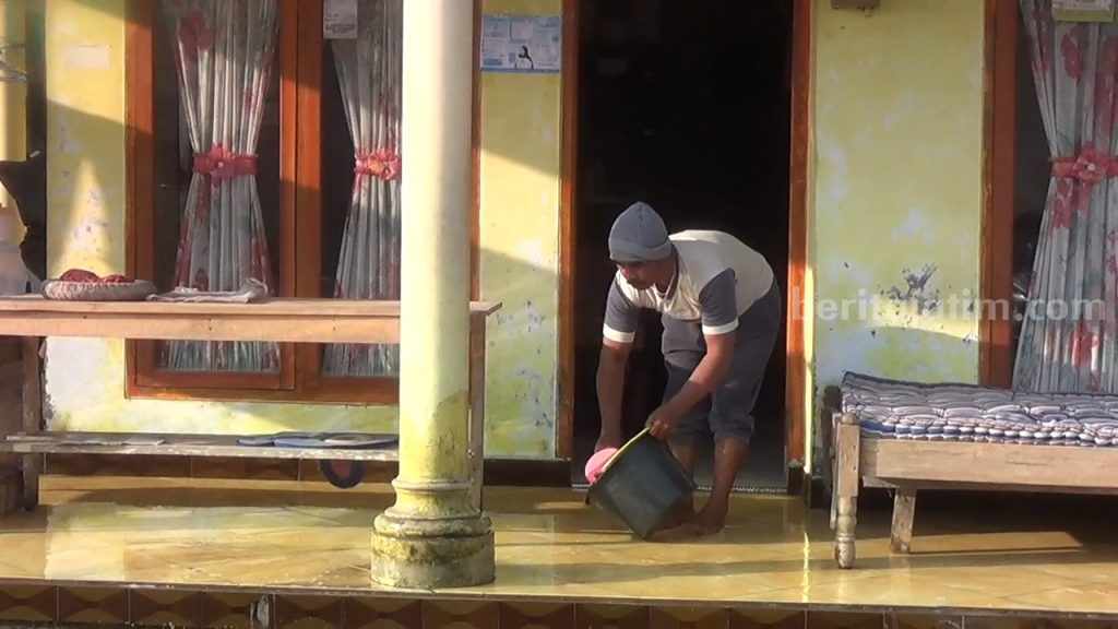 Meski Trauma, Warga Pronojiwo Pilih Tinggalkan Pengungsian dan Bersihkan Rumah