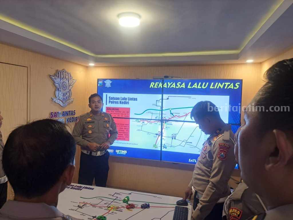 Libur Nataru, Jalur Perbatasan Kediri Dipadati Pengendara: Cek Simpang Tiga Mengkreng Disini