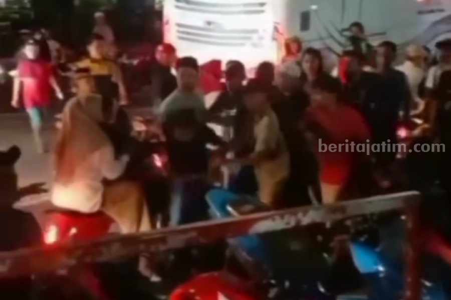 Copet di Ampel Surabaya Dihakimi Warga, Polisi Datang Malah Hilang