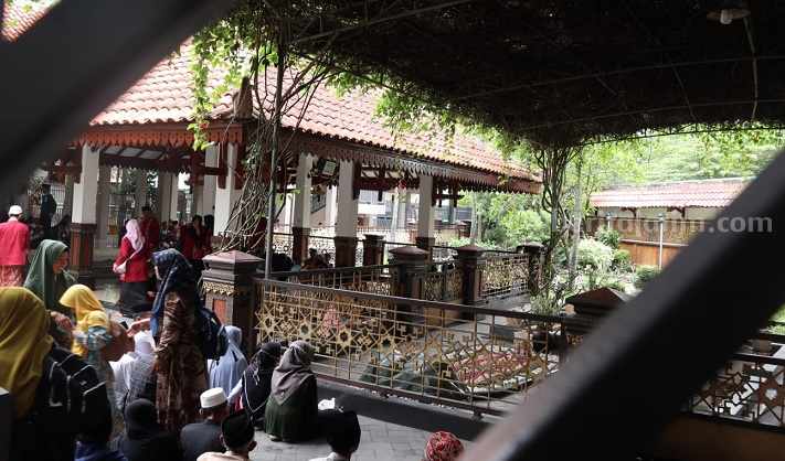 Libur Akhir Tahun, Makam Gus Dur di Tebuireng Jombang Dipadati Peziarah