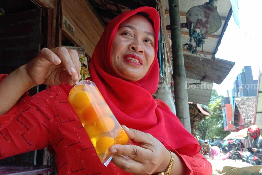 Harga Merangkak Naik, Warga Blitar Beralih ke Telur Bentesan