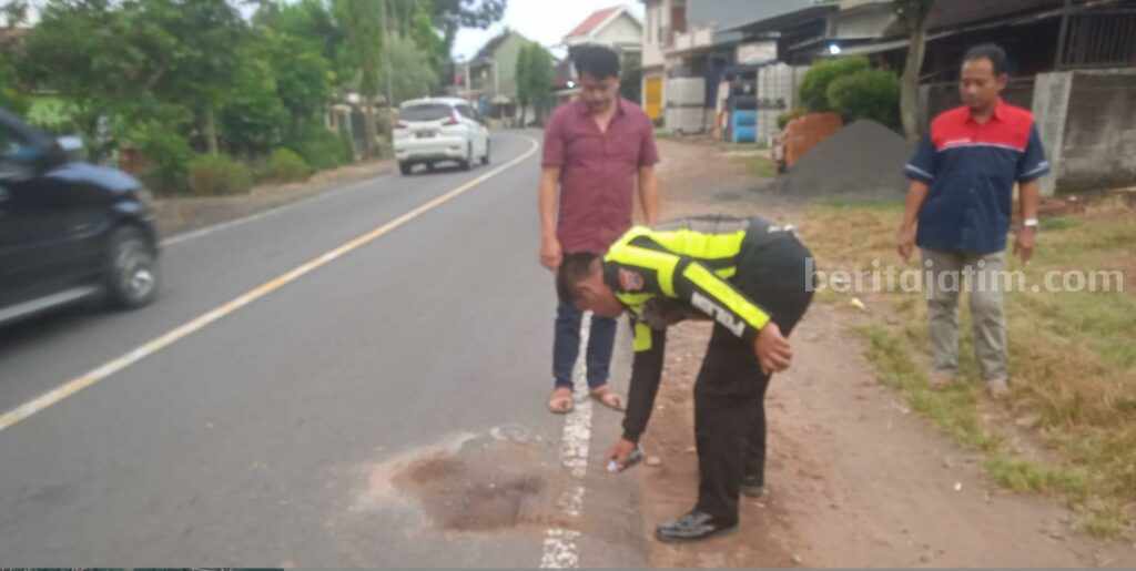 Ibu Bonceng Anak Tabrak Bus di Malang, Meninggal Seketika
