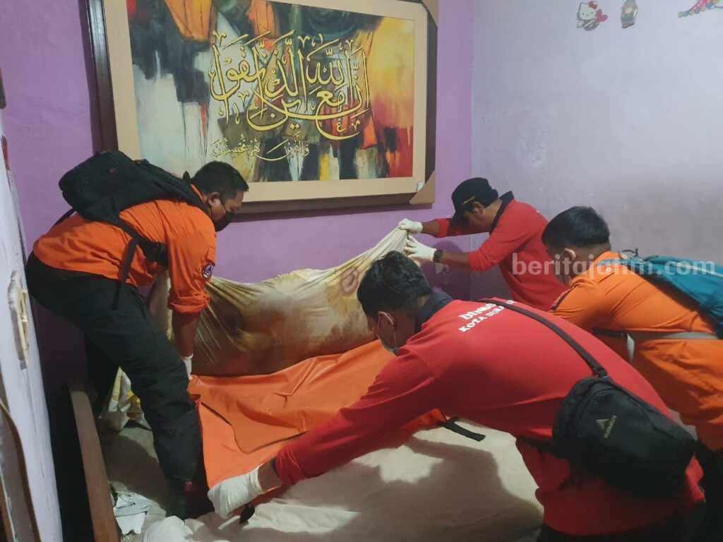 Tak Keluar Kamar Kos Dua Hari, Pria di Nginden Ditemukan Tewas Membusuk