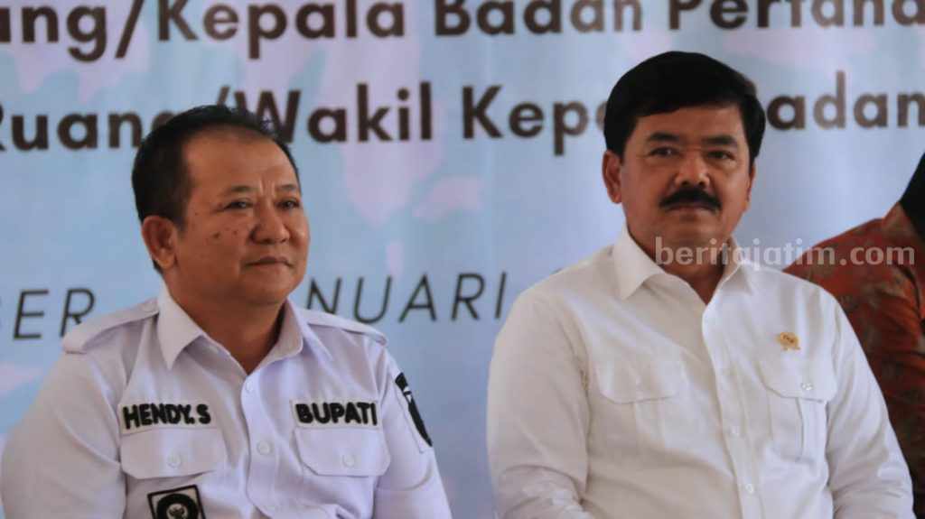 2023-01-06 Bupati Hendy Siswantok dan Menteri Agraria dan Tata Ruang (ATR) Kepala Badan Pertanahan Nasional (BPN) Republik Indonesia Hadi Tjahjanto 2