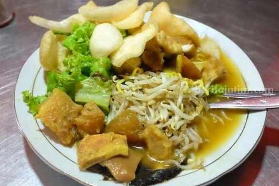 Jangan Lewatkan 5 Tempat Makan Legendaris di Surabaya Ilustrasi Tahu campur