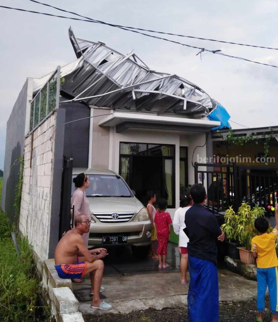 Teras dari Galvalum Rusak