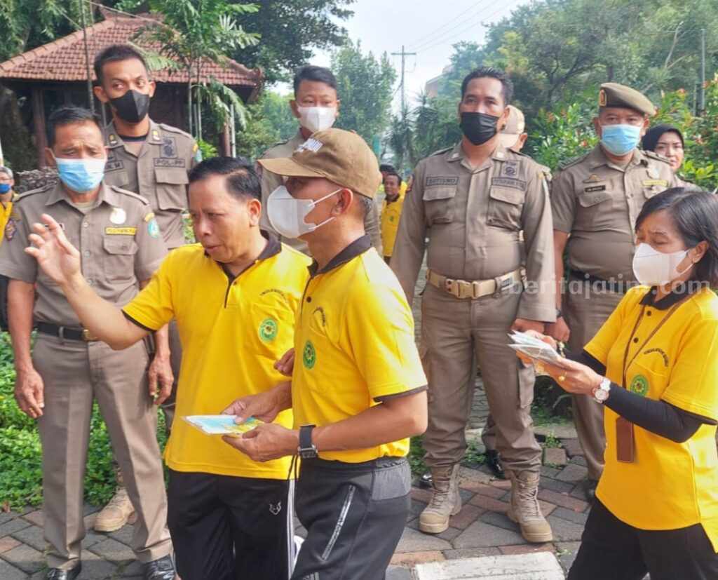 Ketua PN Sidoarjo Pimpin Hakim dan Pegawai Jalan Kaki, Kampanye ZI WBK dan WBBM