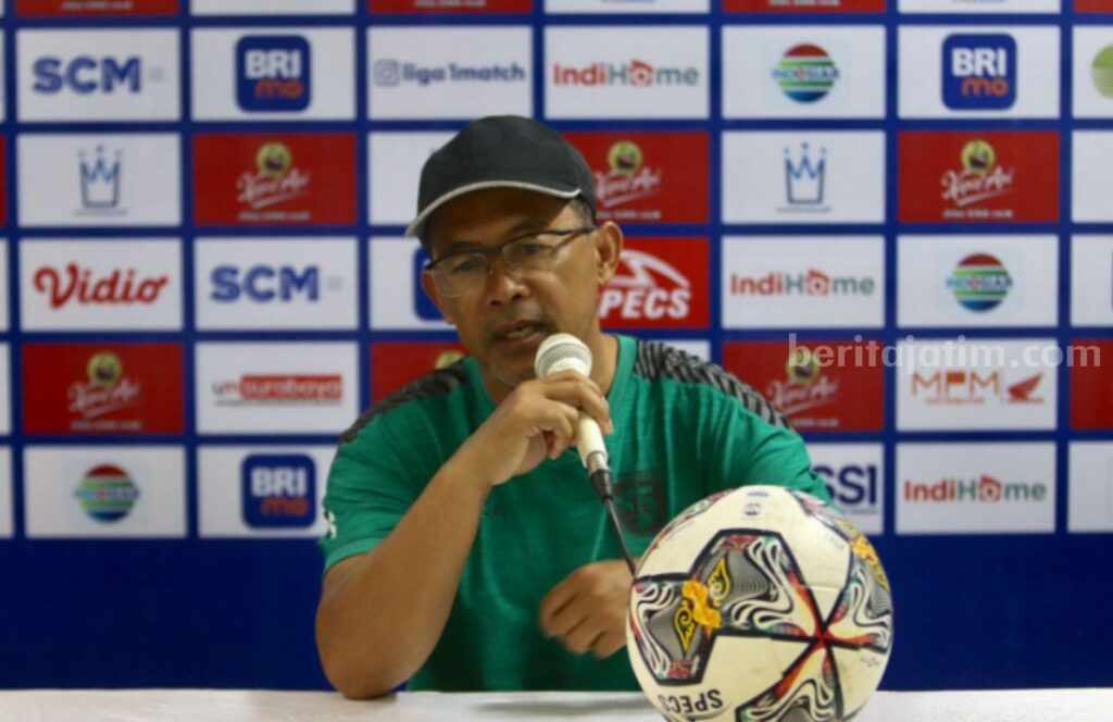 Pelatih Persebaya Klarifikasi Video Larangan Marselino Gabung Timnas Ajio Santoso