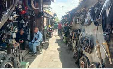 Melihat Pasar Loak Pertama di Blitar yang Akan Direlokasi