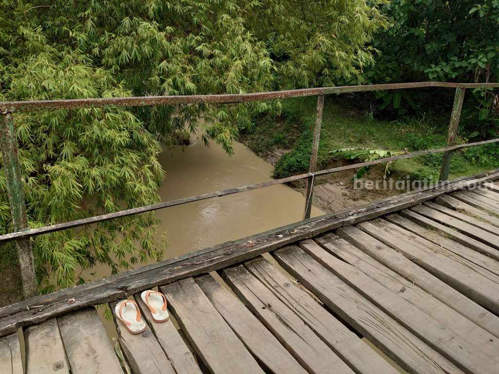 sandal jepit