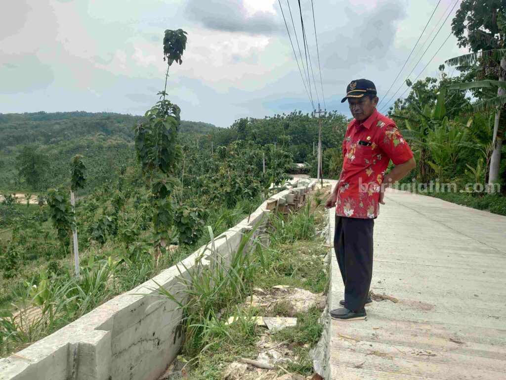 Pembangunan Jalan Cor Wonocolo-Kawengan Molor, Wabup Bojonegoro Minta Pengerjaan Jangan Asal-asalan