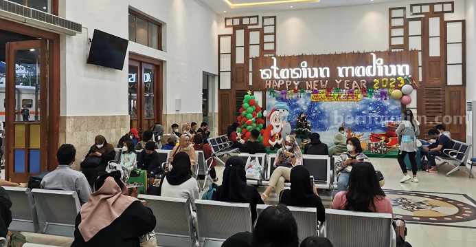KAI Berikan Kompensasi Pengembalian Tiket Hingga 100 Persen Imbas Banjir Semarang