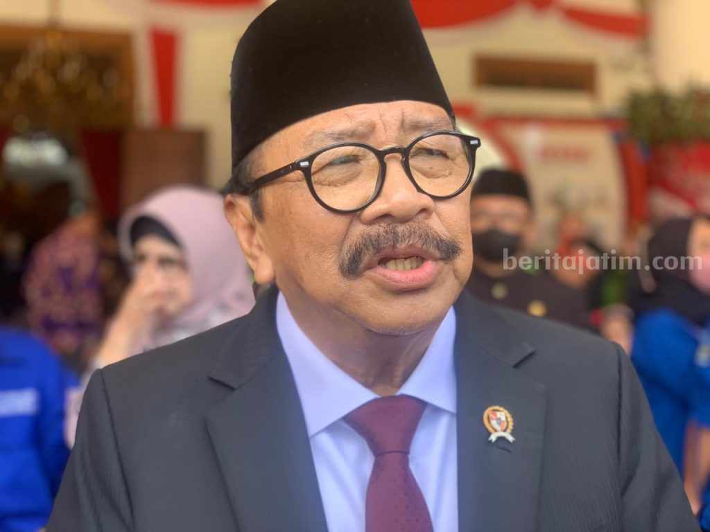 Soekarwo Berlabuh ke Golkar, Pengamat Tidak Terkejut