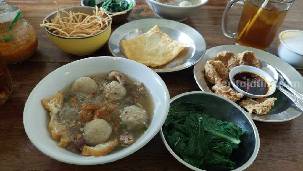 Kangen Jogja, Nikmati Kuliner Bakso Soun dan Mie Ayam Berkonsep Joglo di Surabaya