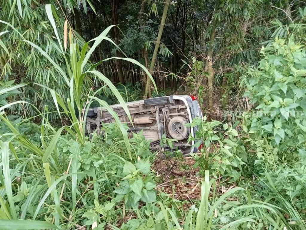 Rem Blong, Minibus Terjun ke Jurang Sedalam 10 Meter di Pacet Mojokerto