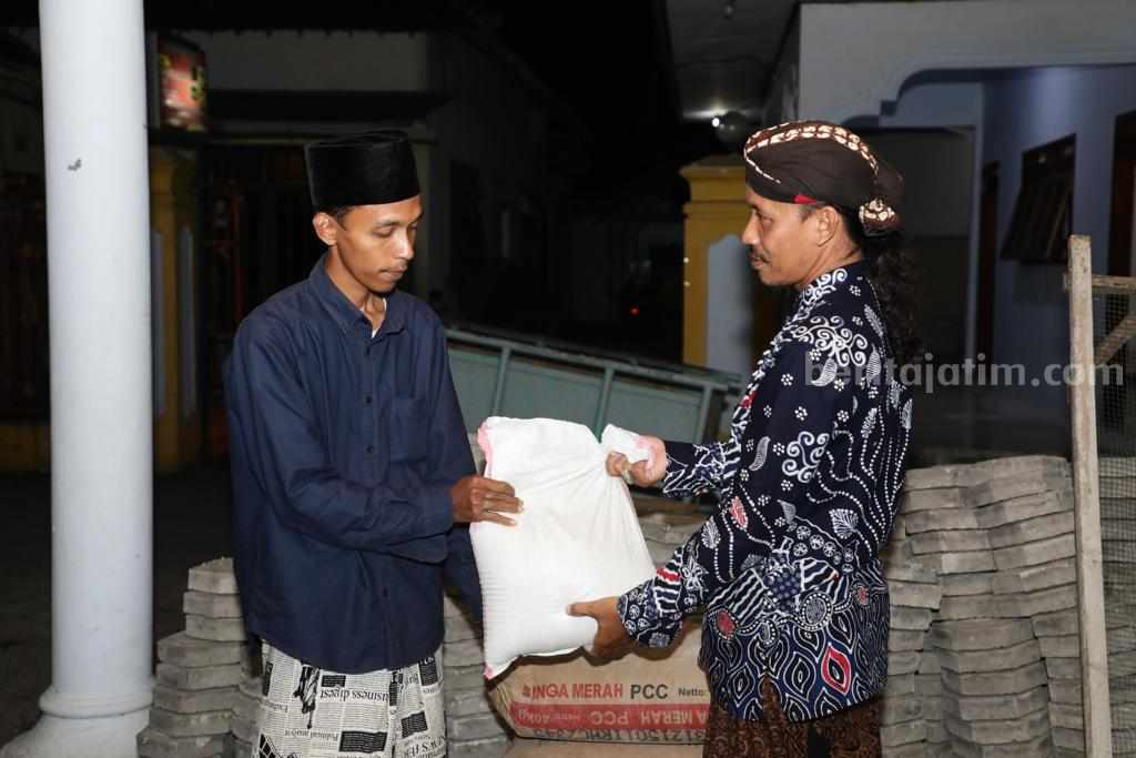 Relawan Ganjar Renovasi MCK Pondok Pesantren di Tulungagung Relawan Ganjar