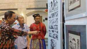 Andreanus Gunawan bersama karyanya