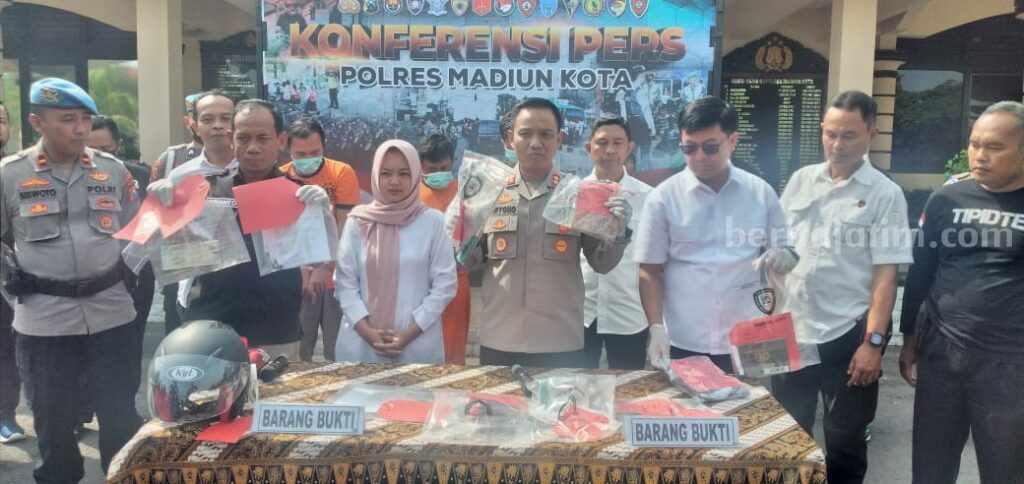 Tiga pemuda komplotan pelaku curanmor di rumah kos Jalan Serayu saat diamankan Polres Madiun Kota