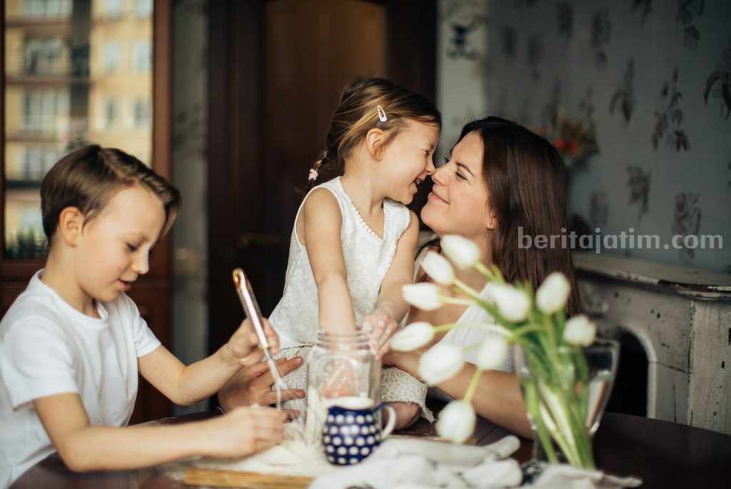 Ilustrasi pola asuh orang tua terhadap anak (pexels)