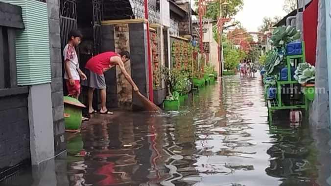 Hujan Dua Jam, Pemukiman Padat Penduduk Tengah Kota Mojokerto Banjir banjir
