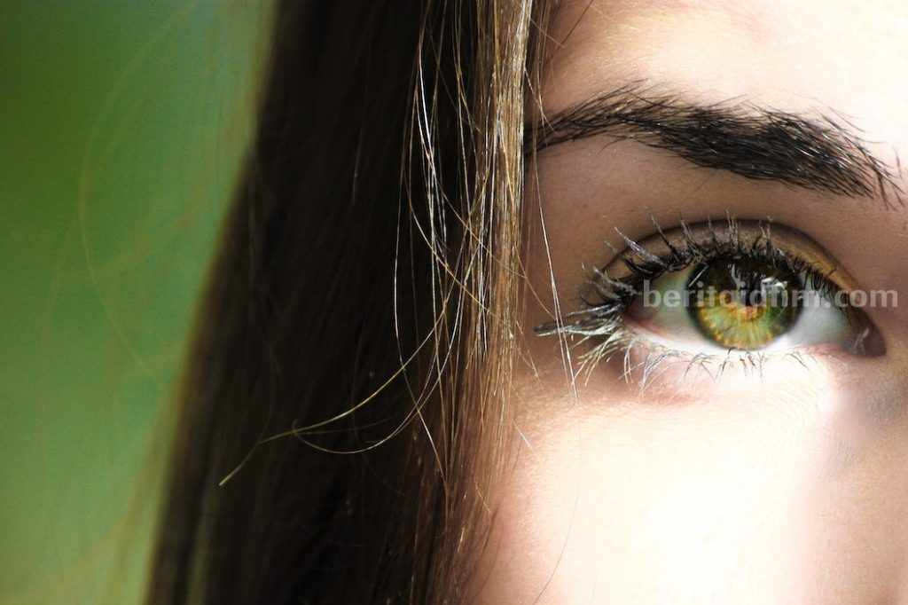 7 Fakta Menakjubkan pada Mata Manusia, Pria dan Wanita Beda Mata berwarna hijau yang langka (pexels/Jan Krnc)