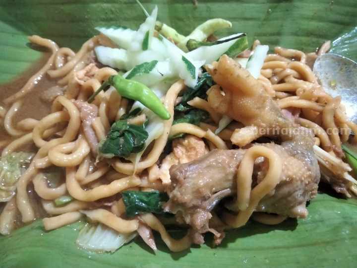 Mie Nyemek di Mojokerto Sajikan Gurihnya Kuah Ayam Kampung Mie Nyemek