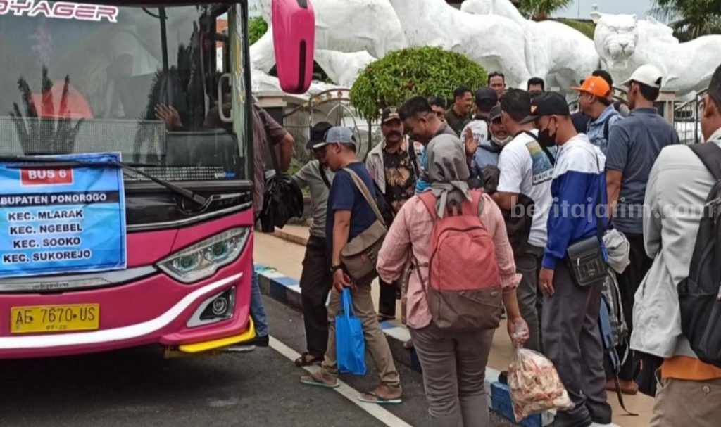 Ratusan Kades di Ponorogo Berangkat ke Jakarta Kades Ponorogo