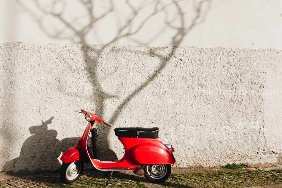 Ilustrasi pajak motor. (Sumber foto: Catia Matos/pexels.com)