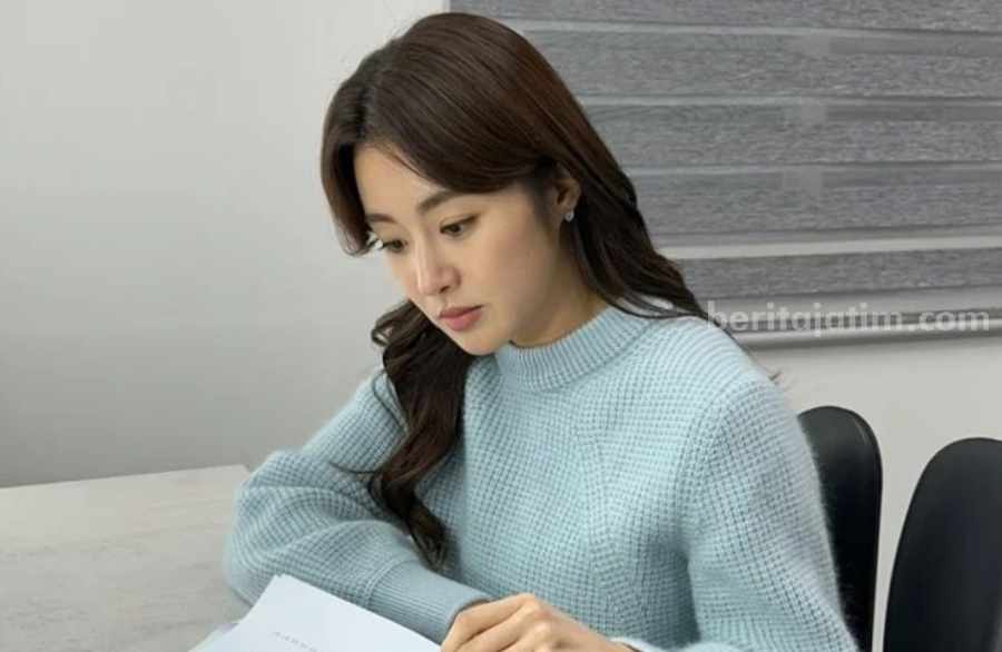 Kang So Ra, sebagai bintang drama Korea Strangers Again. (Instagram/@reveramess_)