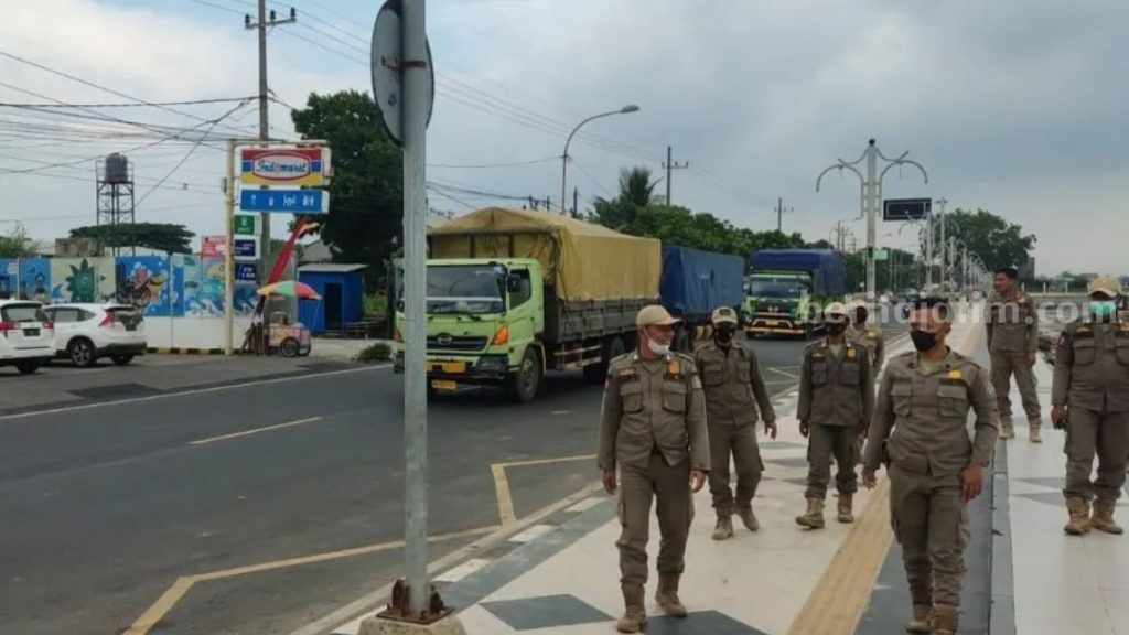 PKL Dilarang Jualan di Trotoar Jalan RE Martadinata Tuban
