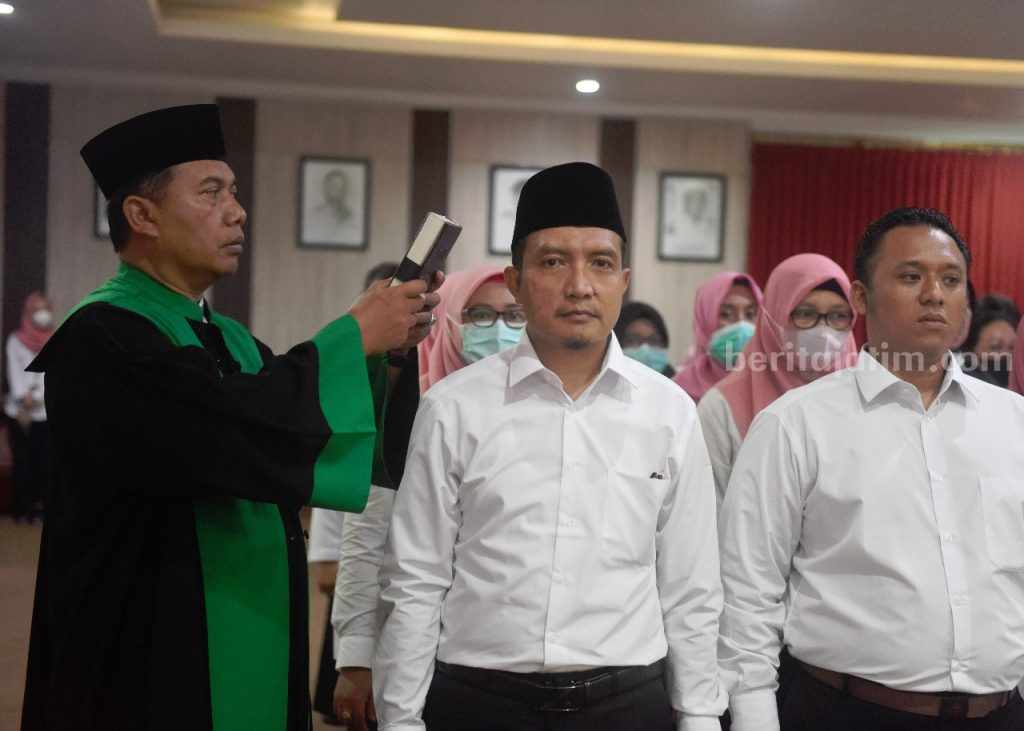 Wali Kota Kediri Tegaskan ASN Harus Jaga Integritas saat Ambil Sumpah dan Lantik 52 Pejabat