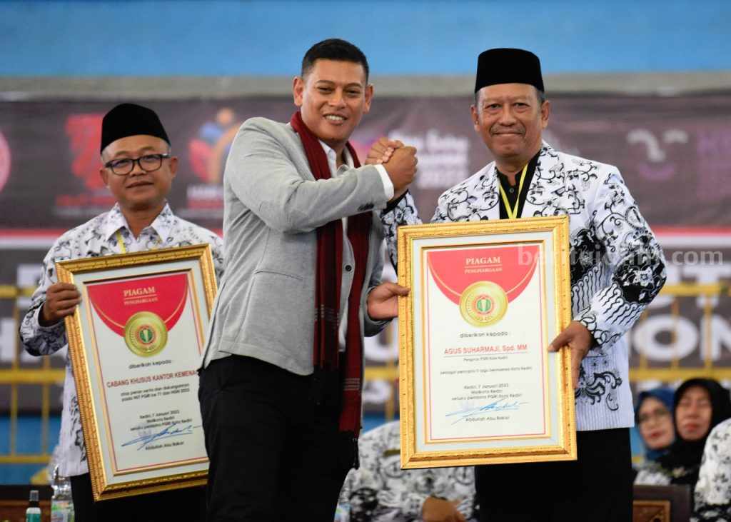 Ucapan Selamat Wali Kota Kediri di Puncak Peringatan HUT PGRI dan Hari Guru Nasional 2022 WhatsApp Image 2023-01-07 at 14.04.55