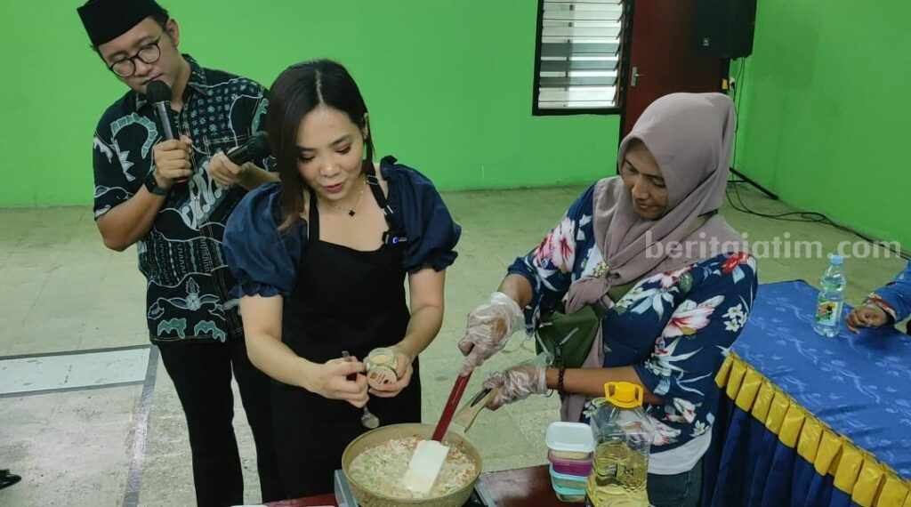 Tekan Stunting, Anggota DPRD Kota Kediri Ajak Emak-emak Masak Bersama