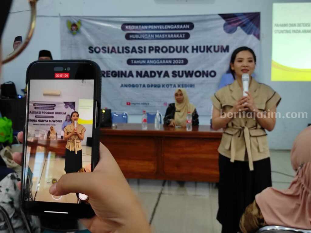Emak-Emak di Kelurahan Pojok Kota Kediri Terkesan dengan Gaya Sosialisasi Anggota DPRD Cantik Ini