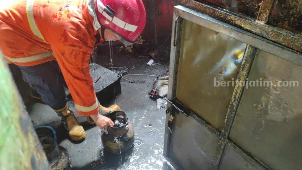 Elpiji Ngowos, Dapur Pabrik Roti di Kediri Terbakar, 3 Orang Jadi Korban WhatsApp Image 2023-01-31 at 18.17.41