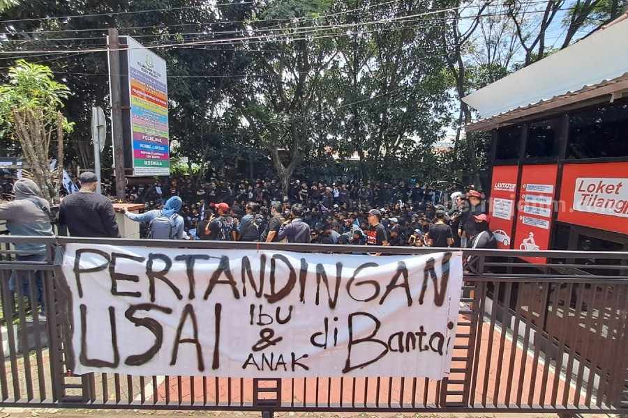 Suporter Persebaya Tolak Kasus Tragedi Kanjuruhan Disidang di PN Surabaya