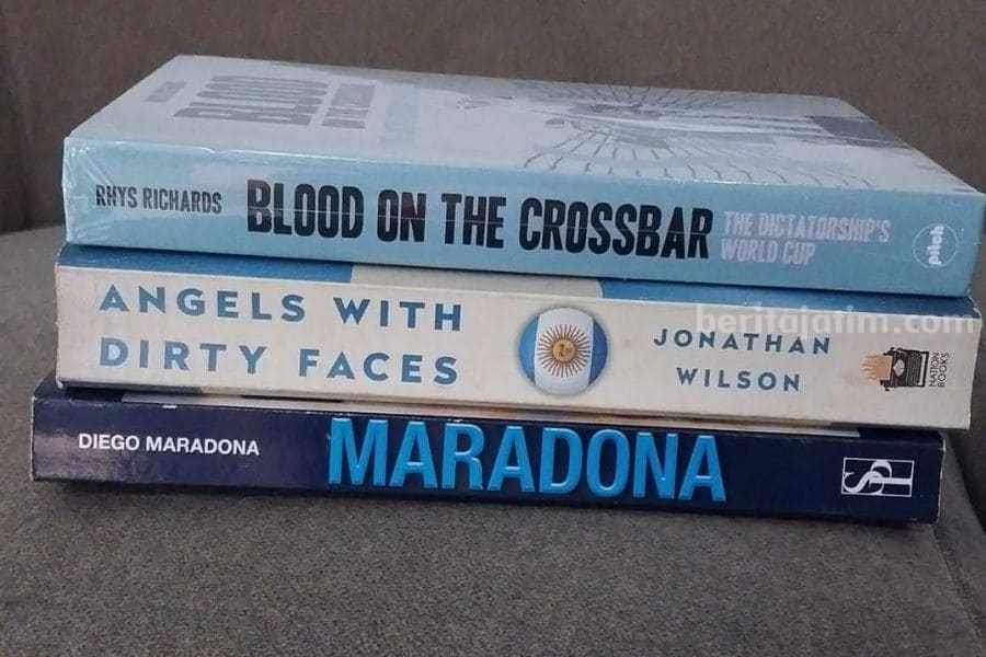 Darah di Mistar Gawang dan Malaikat Berwajah Kotor: 3 Rekomendasi Buku Sepak Bola Argentina buku sepak bola