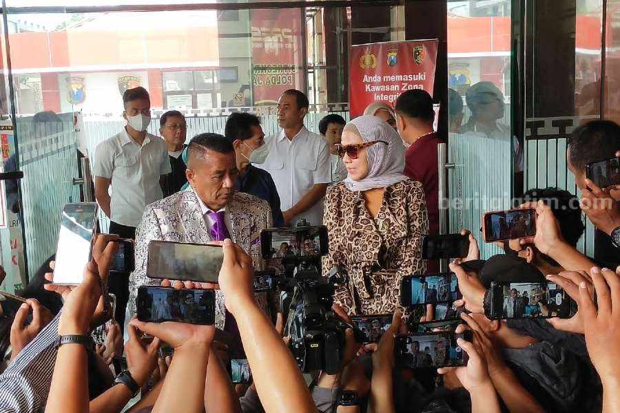Hotman Paris Minta Polisi Tak Tangguhkan Penahanan Ferry Irawan Hotman Paris