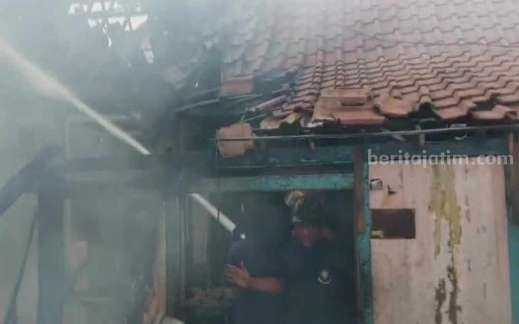 Rumah di Jalan Dr Sutomo Ngawi Terbakar