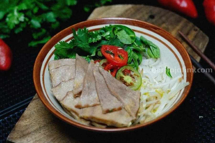Mencecap Kelezatan Pho, Sajian Mie Sarat Rempah Khas Vietnam di Heritage Kota Malang