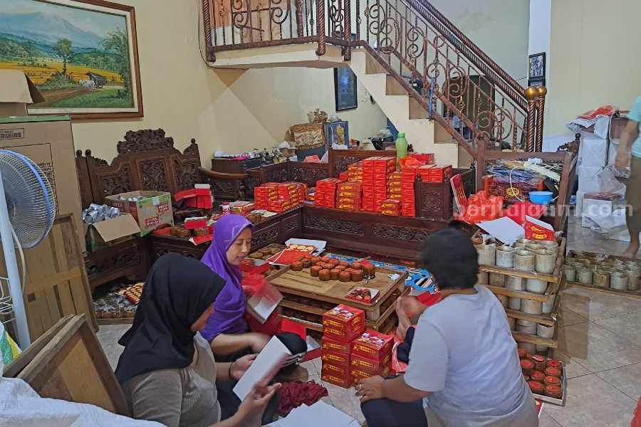 Bahan Baku Mahal, Pengusaha Kue Keranjang di Surabaya Pilih Tak Naikkan Harga kue keranjang