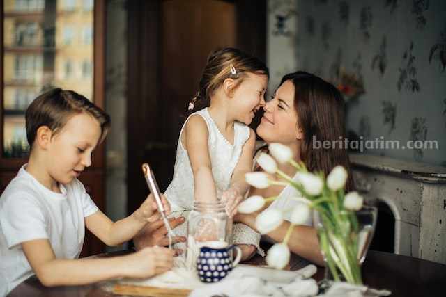 8 Tips Hidup Sehat bagi Ibu Rumah Tangga, Tak Perlu Olahraga Berat Ilustrasi ibu rumah tangga. (Pexels)