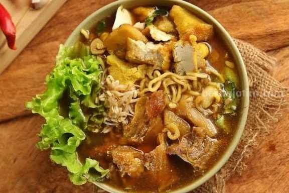 Tahu Campur Lamongan: Daging Empuk, Kuah Rempahnya Terasa Banget tahu campur