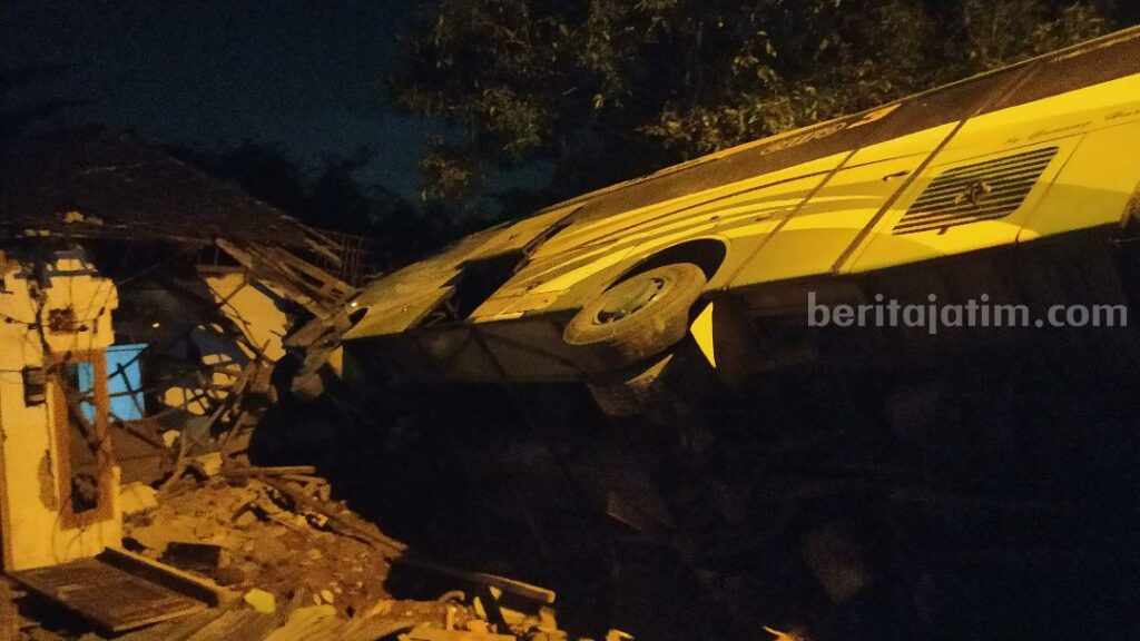 Kecelakaan 2 Bus di Prigen Ternyata Rombongan TK dari Blitar Foto Beritajatim
