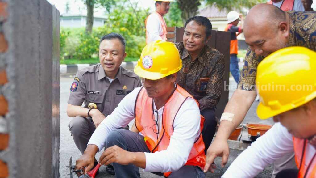 Ratusan Tukang di Blitar Terima Pelatihan Kontruksi dari PT Semen Indonesia Foto Beritajatim