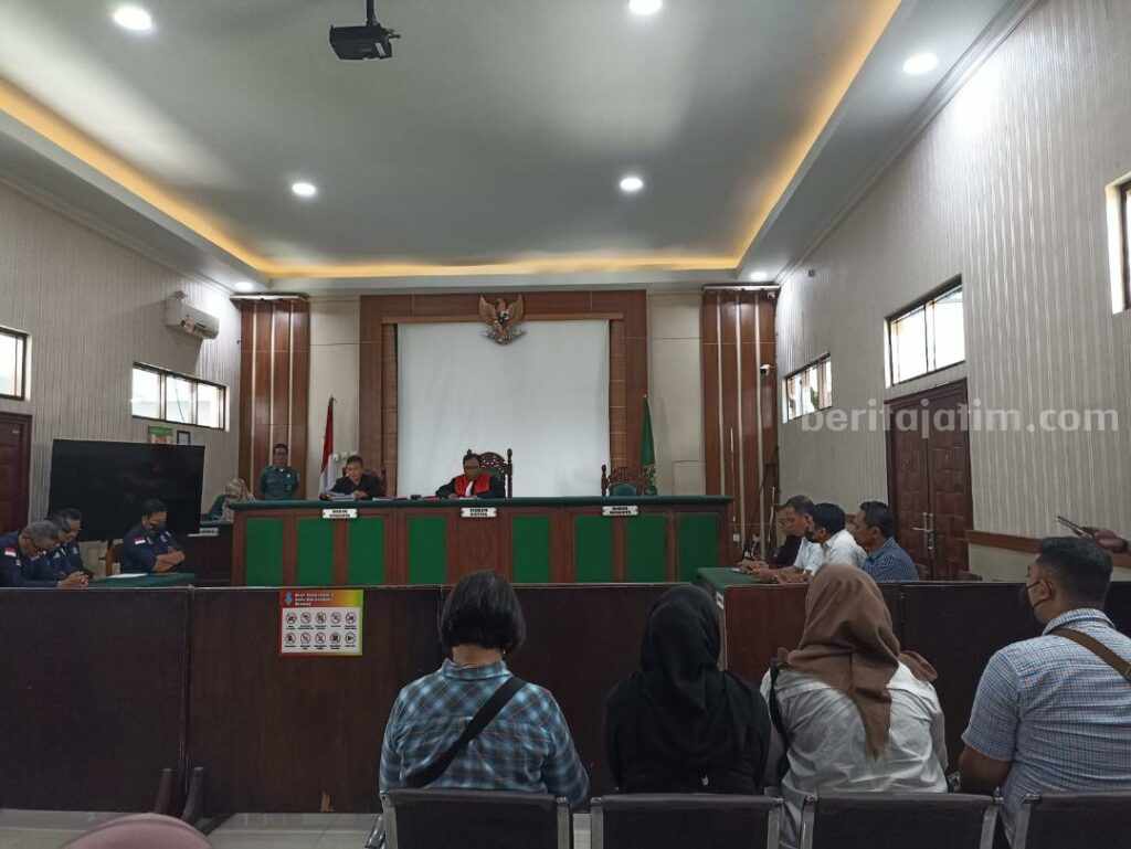 Pra Peradilan Samanhudi Anwar Ditolak Hakim PN Blitar Pengadilan Negeri Blitar menolak permohonan praadilan yang diajukan oleh Samanhudi Anwar dalam kasus perampokan rumah Dinas Wali Kota Blitar Santoso.