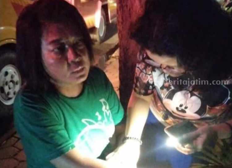 Cicilia Veronika (48), ibu yang nekat menerobos kobaran api saat kejadian kebakaran di Gresik.